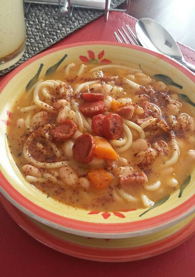 Una foto de Porotos con riendas
