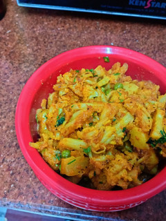 गोभी आलू (gobi aloo recipe in Hindi) रेसिपी मुख्य फोटो