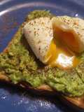 Huevo pochado con papel film, para tostada con palta