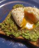 Huevo pochado con papel film, para tostada con palta