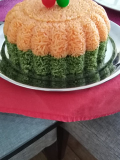 Una foto de Arroz Navideño bicolor