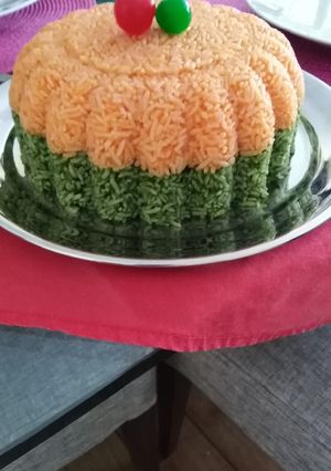 Una foto de Arroz Navideño bicolor