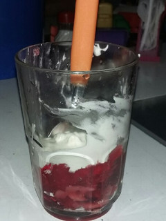 Una foto de Gelatina con banana y crema