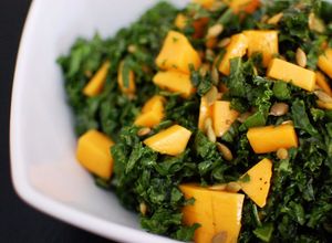 Una foto de Col Kale con Mango y Pipas