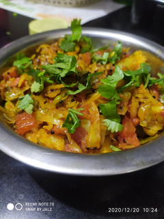 કોબી ગાજર વટાણા નું શાક (Kobi Gajar Vatana Shak Recipe In Gujarati) રેસીપી મુખ્ય ફોટો