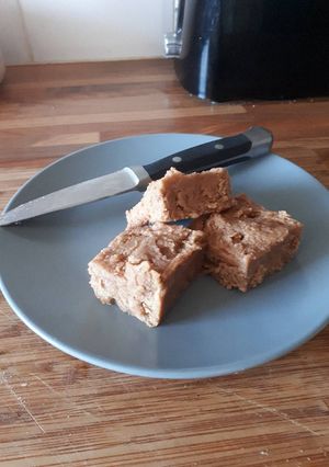 A picture of Peanut butter fridge fudge.