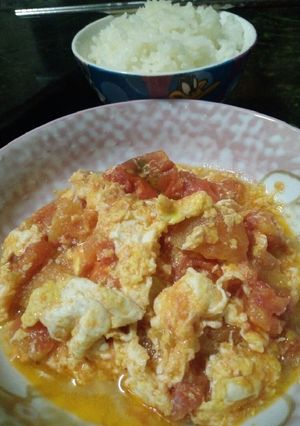 Foto resep Scrambled egg with tomato // Tumis telur tomat (2 bahan saja)