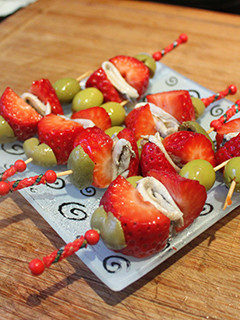 Una foto de Fresas con aceitunas y boquerones
