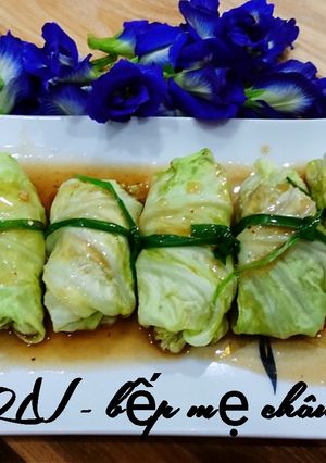 Hình của món Bắp cải cuộn thịt băm sốt dầu hào.