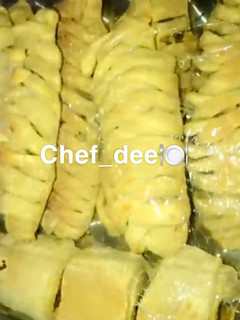 A picture of Meat roll &cartapillar.