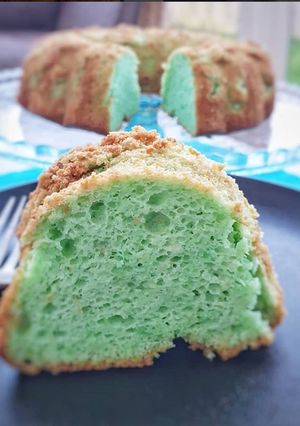 A picture of Pandan Chiffon Cake.