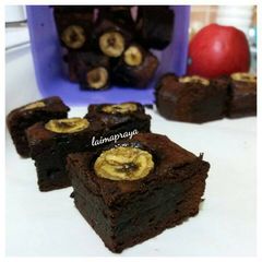 A picture of Classic Brownies.