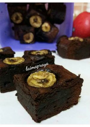A picture of Classic Brownies.