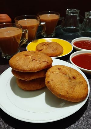 রাজস্থানী যোধপুরী পিঁয়াজ কচুরী (Rajasthani piyanj kochuri recipe in Bengali) রেসিপির প্রধান ছবি
