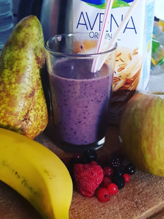 Una foto de Smoothie con frutas y leche de avena