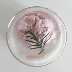 A picture of Strawberry Home CafeㅣStrawberry Milk Ice Cream.