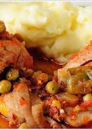 Una foto de Pollo a la portuguesa con puré