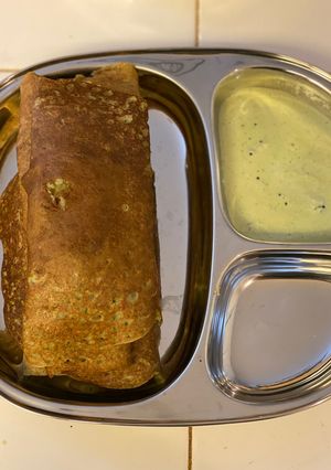 A picture of Pesarattu masala dosa.
