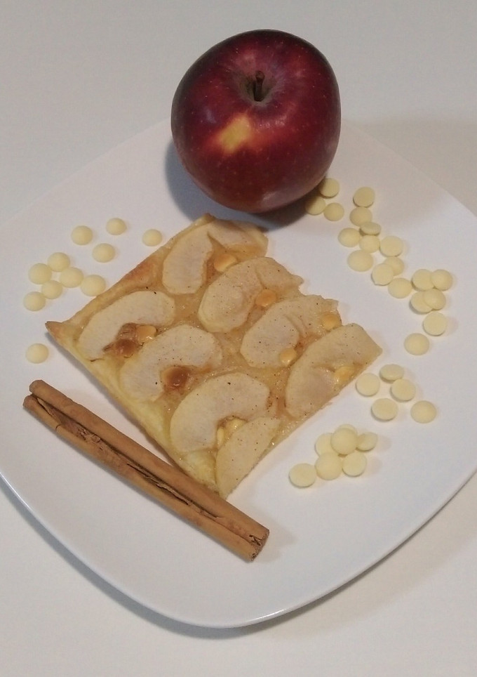 Una foto de Pizza de hojaldre manzana y canela