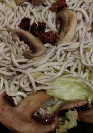 Foto principal de Ensalada de gulas y champiñones