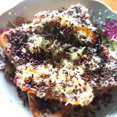 รูปของ Roti pisang keju