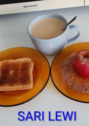 Una foto de CAFE CON LECHE, 1 REBANADA DE PAN CON ACEITE Y MANZANA