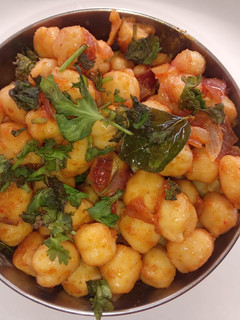 வெள்ளை கொண்டைக்கடலை மசாலா (Vellai kondakadalai masala recipe in tamil) செய்முறை முக்கிய புகைப்படம்