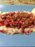 Tartar de atún con paraguayos y toque de wasabi
