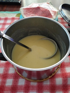 Una foto de Crema de calabacín con curry y canela