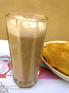 A picture of Banana Strawberry Milk Shake.