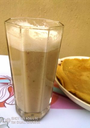 A picture of Banana Strawberry Milk Shake.