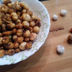 A picture of Roasted Makhana (Lotus Seeds).