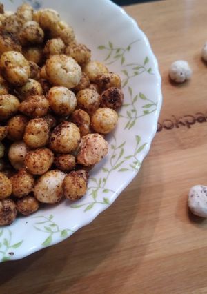 A picture of Roasted Makhana (Lotus Seeds).