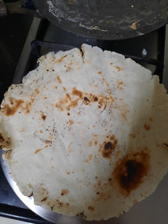 तांदुळाची भाकरी (Tandulachi bhakri recipe in marathi) रेसिपी चे मुख्य फोटो