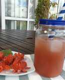 Zumo de manzana, pera, uva e hibiscus