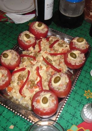 Una foto de Tomates Rellenos Navidad y Año Nuevo
