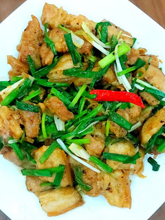Hình của món Thịt rang hành.