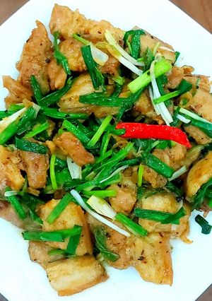 Hình của món Thịt rang hành.
