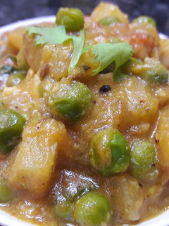 பச்சை பட்டாணி உருளைக்கிழங்கு மசால் (Pachai pattani urulai kilangu masal- Recipe in Tamil) செய்முறை முக்கிய புகைப்படம்
