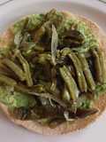 Tostadas de aguacate con nopales y rajas de poblano