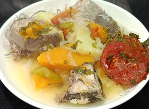 Una foto de Pescado en Colchón de Verduras