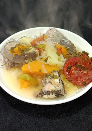 Una foto de Pescado en Colchón de Verduras