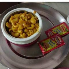 A picture of Macaroni.