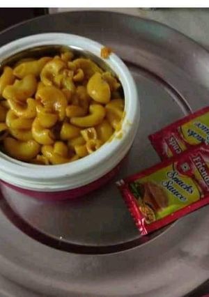 A picture of Macaroni.
