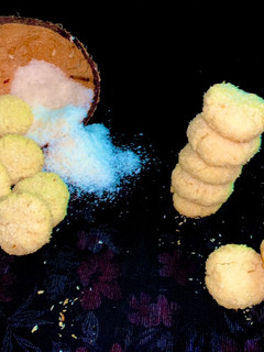 தேங்காய் குக்கீஸ் (Thenkaai cookies recipe in tamil) செய்முறை முக்கிய புகைப்படம்
