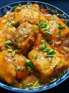 Hình của món Đậu hủ dồn thịt sốt cà.