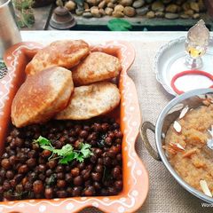A picture of Kala Chana-Puri-Sooji Halwa for Kanjak Pujan.