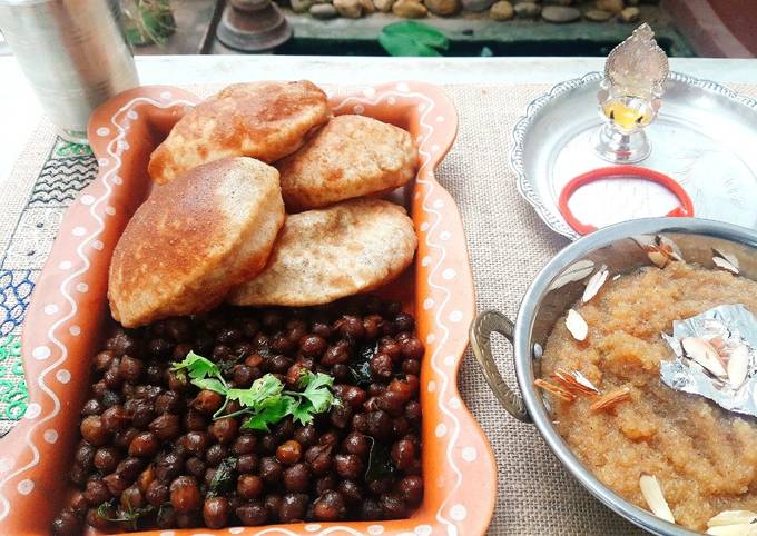 Kala Chana-Puri-Sooji Halwa for Kanjak Pujan