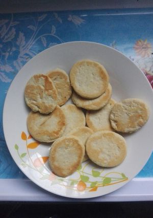 A picture of Marie biscuits.