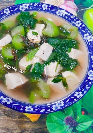Hình của món Canh chay đậu hủ nấu mướp và rau.